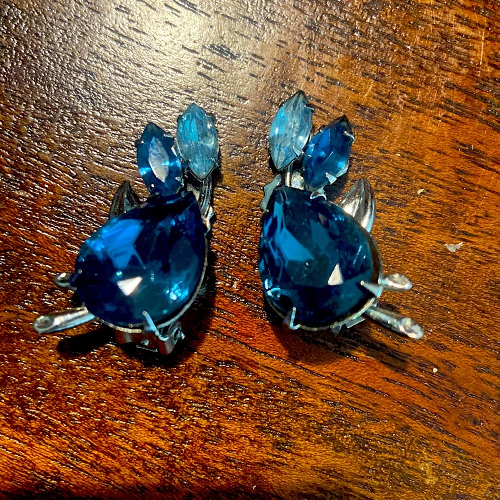 Vintage Beau Jewels Clip Earrings